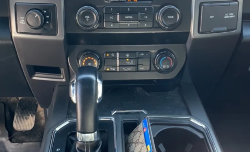 2019﻿ ﻿Ford﻿ ﻿F-150﻿ ﻿XLT