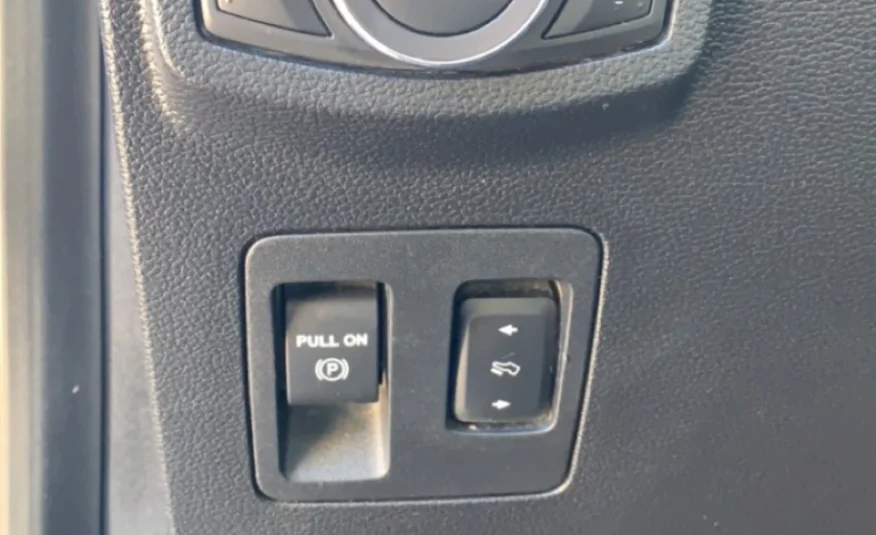 2019﻿ ﻿Ford﻿ ﻿F-150﻿ ﻿XLT