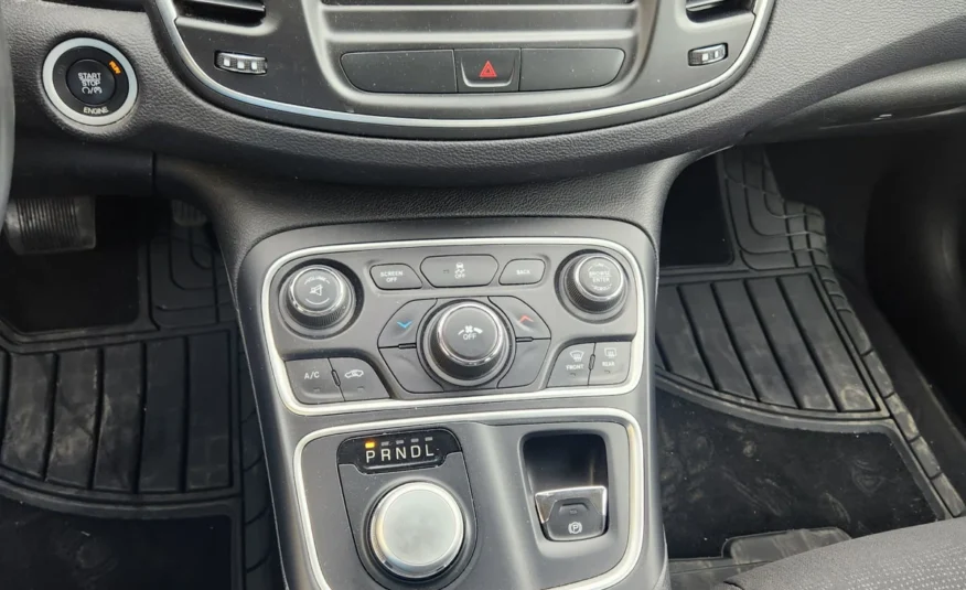 2015﻿ ﻿Chrysler﻿ ﻿200﻿ ﻿Limited